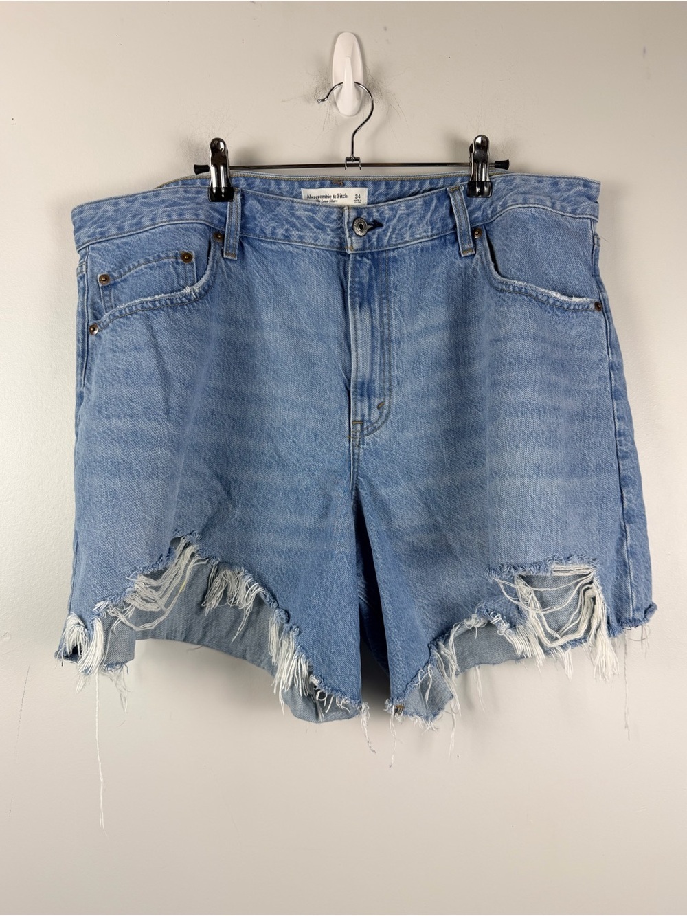Abercrombie & fitch high rise loose short curve love light wash size 34